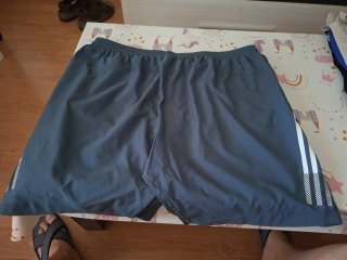 Pantalón corto Adidas gris