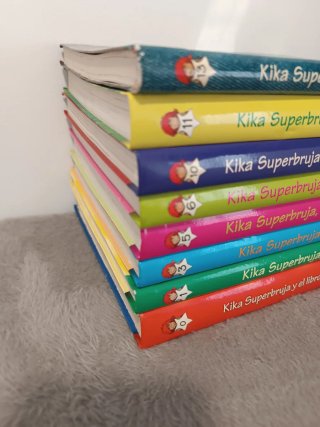 Lote 8 libros colección Kika Superbruja