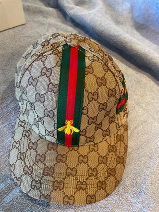 Berretto Gucci Beige con Strisce Verdi e Ape