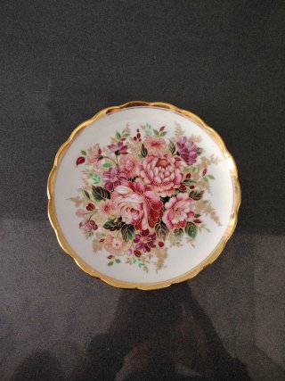 Platos de Porcelanas de Covadonga, con filo de oro