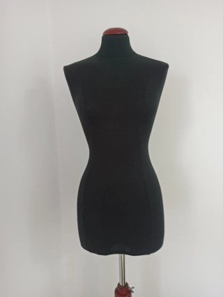 Maniquí de costura mujer negro