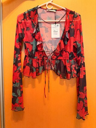 Blusa transparente floral manga larga