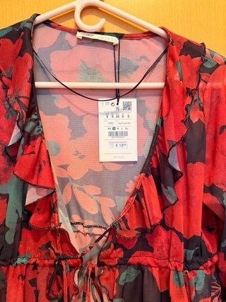Blusa transparente floral manga larga