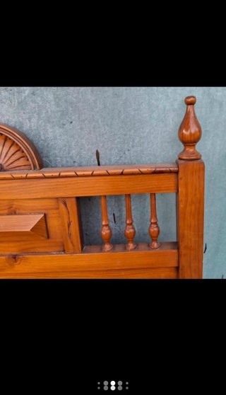 Cabecero y piecero de pino tallado a mano