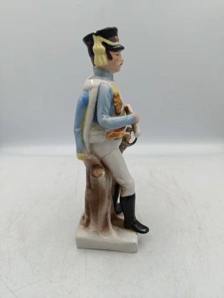 FIGURA DE PORCELANA " OFFICIER DES CHASSEURS"