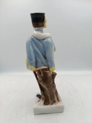 FIGURA DE PORCELANA " OFFICIER DES CHASSEURS"