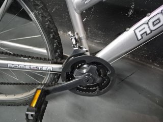 Bicicleta Romester plateada y rosa