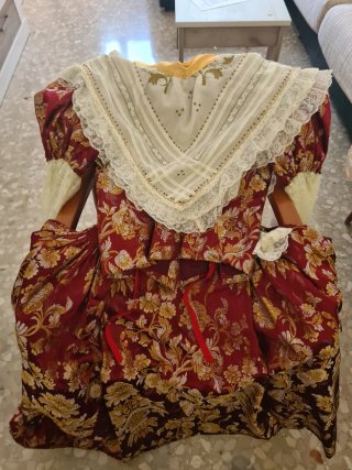 Traje de Fallera Rojo y Dorado
