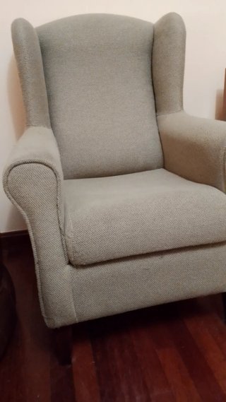Sillón orejero beige tela