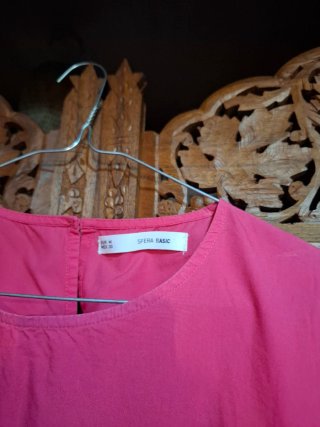 Vestido Sfera manga francesa con volante fucsia