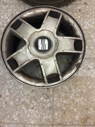Llanta de aleación SEAT tengo tres