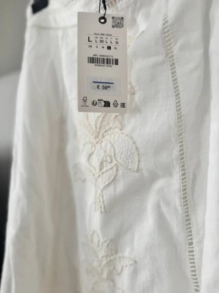 Falda midi Zara bordados floral