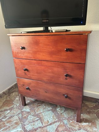 Cómoda de madera con 3 cajones