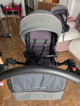 Cuna y carrito de bebé