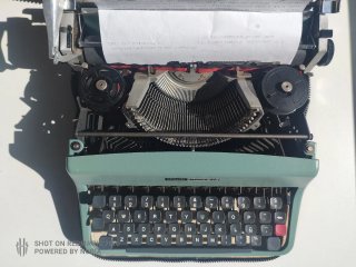 Máquina de escribir Olivetti Lettera 32