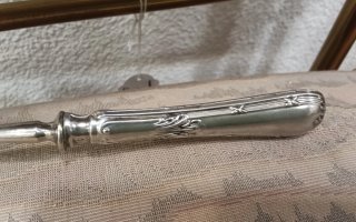 Pala para pasteles de metal dorado y plateado