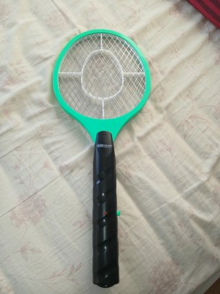 Raqueta eléctrica mata mosquitos
