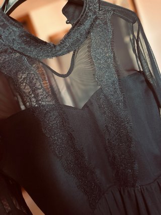 Blusa negra con encaje