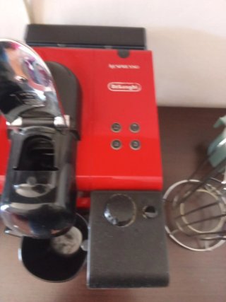 Cafetera Nespresso DeLonghi Roja