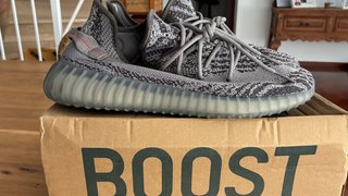 Adidas Yeezy Boost 350 V2 Zebra Talla pequeña.