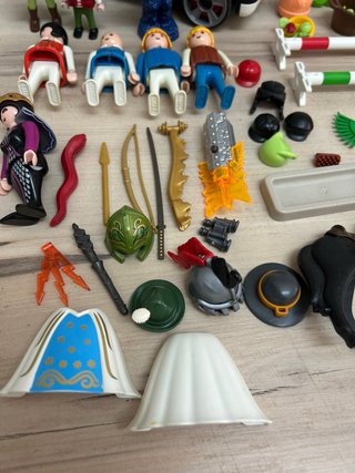 Lote de piezas y muñecos playmobil