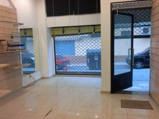 Local comercial, amueblado, 65 metros, un baño