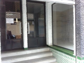 Local comercial, amueblado, 65 metros, un baño