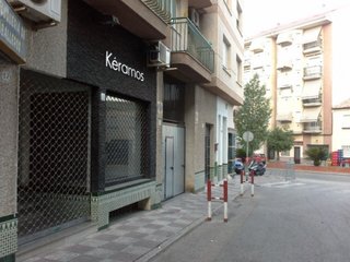 Local comercial, amueblado, 65 metros, un baño
