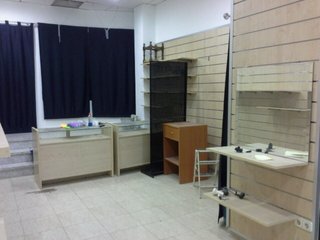 Local comercial, amueblado, 65 metros, un baño