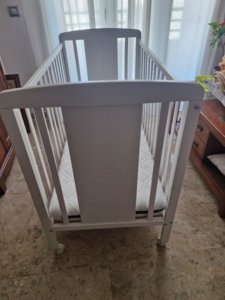 Cuna bebé blanca