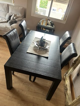 Mesa comedor maciza + 4 sillas