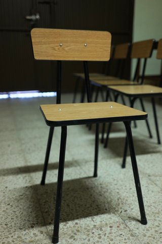 Lote 5 Sillas Escolares Madera y Metal