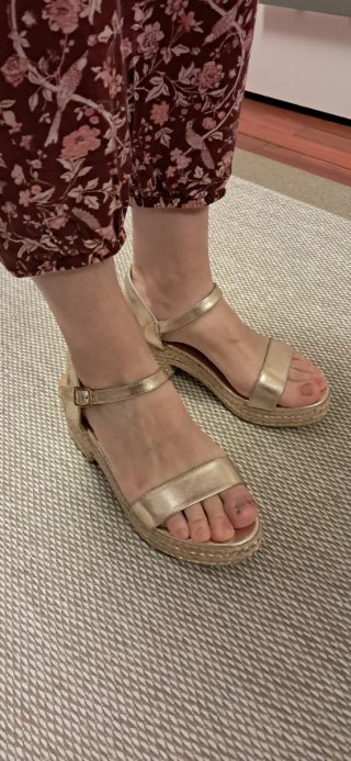 Sandalias doradas mujer