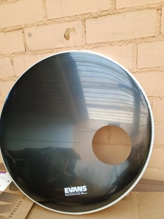 Bombo Evans EQ3 22 BK Resonante