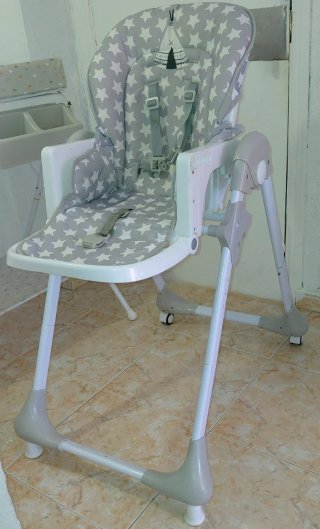 Trona de bebé con funda de estrellas