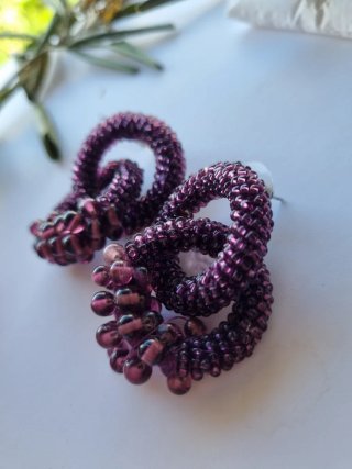 Pendientes malvas de abalorios Nuevos sin usar ✨️