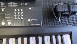 Yamaha EZ-220 Teclado SENSIBLE RETROILUMINADO USB