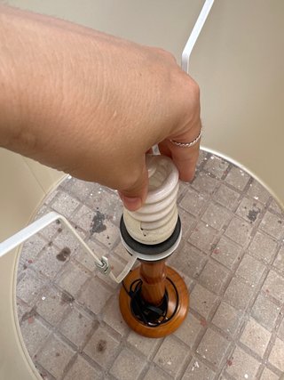 Lámpara de mesa de madera