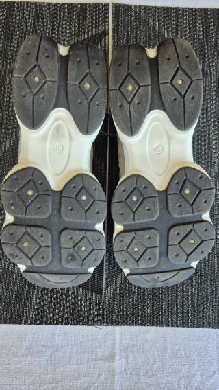 Zapatillas deportivas beige y grises