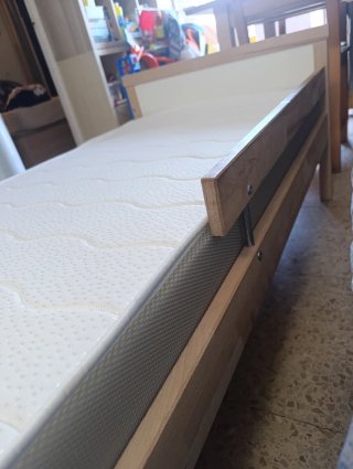 Cama infantil IKEA madera con barrera