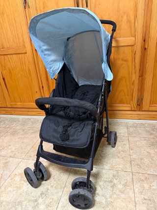 Silla de paseo ligera negra y azul