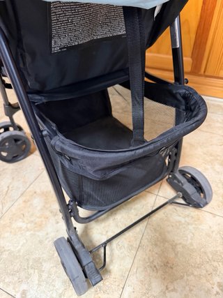 Silla de paseo ligera negra y azul