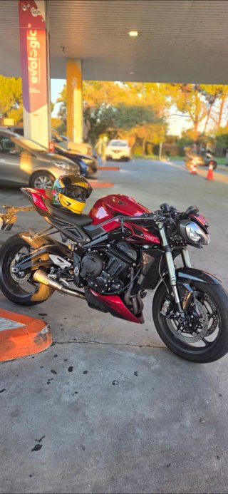 Escape Triumph Street Triple