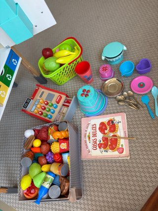 Cocinita de juguete con accesorios
