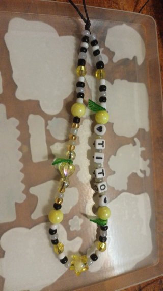 Strap de mostacillas hecho a mano