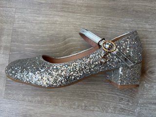 Zapatos de fiesta plateados con purpurina