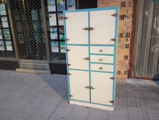 Mueble antiguo tipo frigorífico