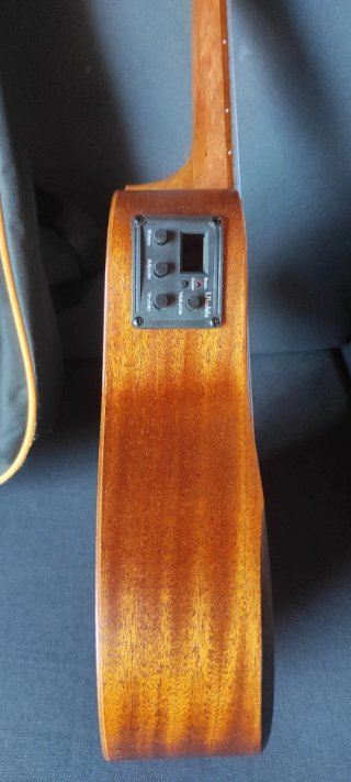 Ukelele Donner DUC-4E