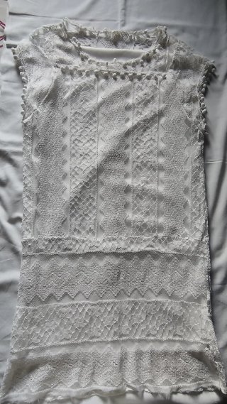 Vestido blanco encaje pompones