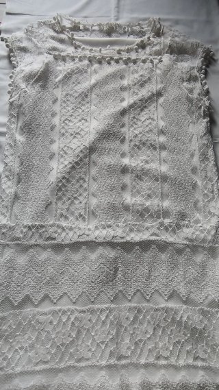 Vestido blanco encaje pompones